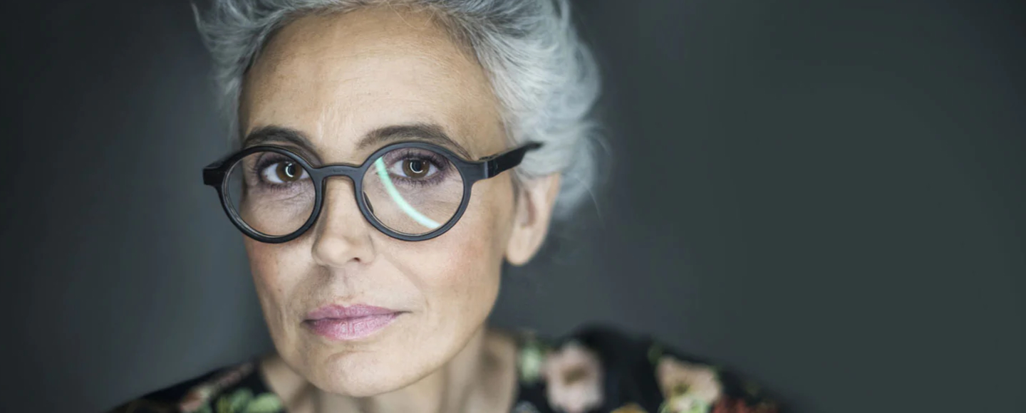 10 Best Hairstyles for Over 60s with Round Face and Glasses